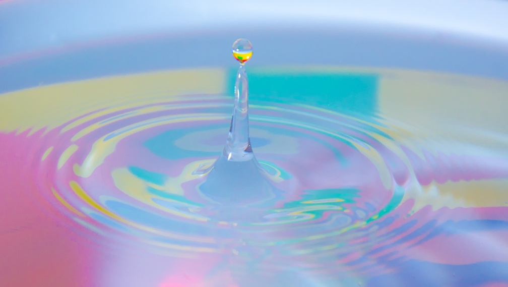 DSC 6034 (4558 visits) High speed photograpy | Water drop with colored background