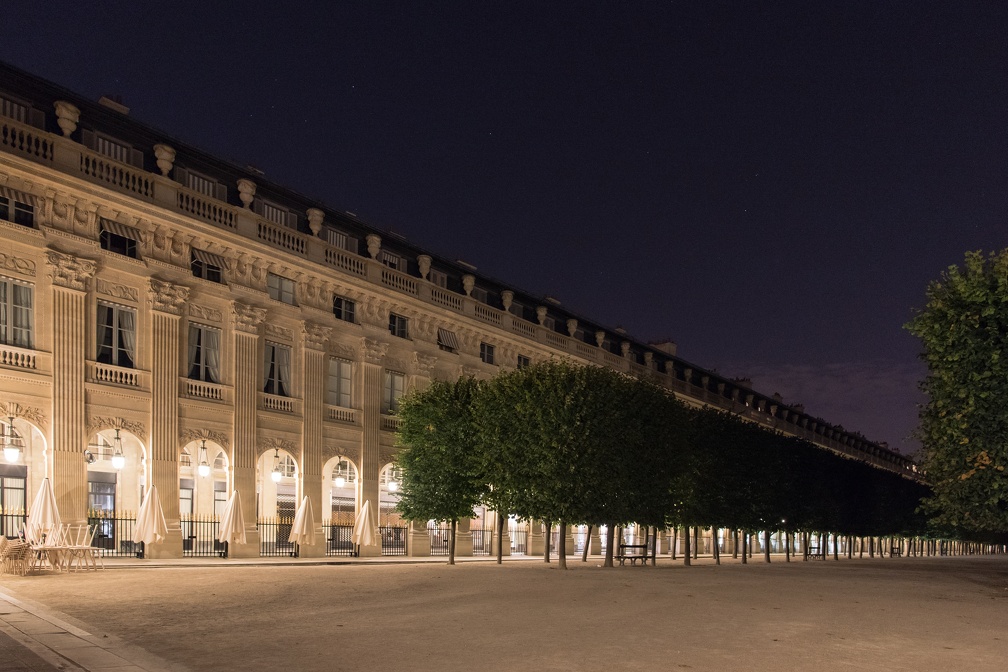 Palais Royal : east archway (2629 visits) Paris by night
