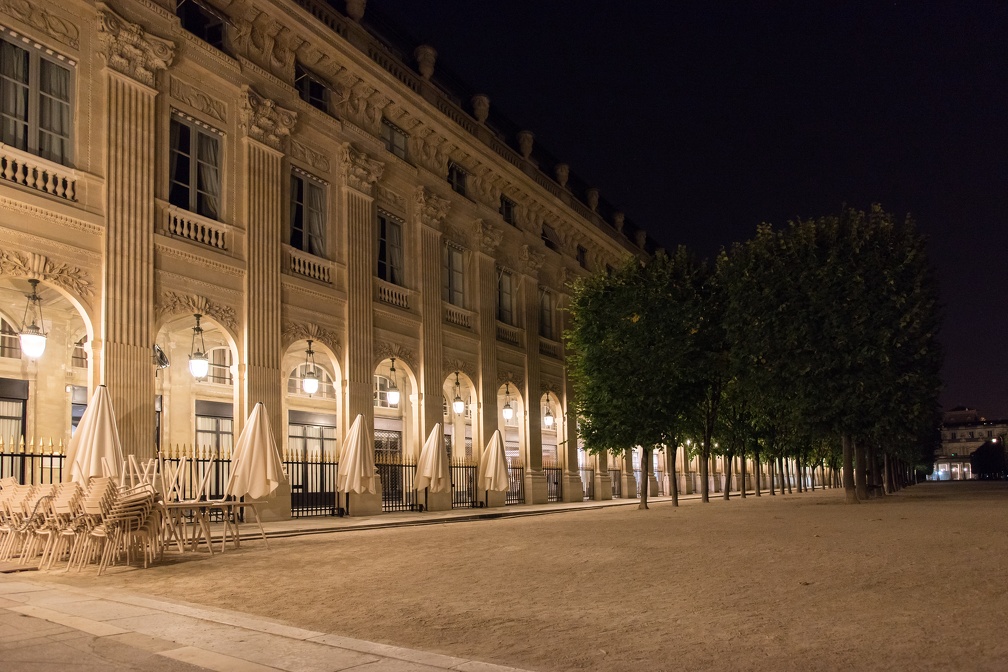 Palais Royal : east archway (2665 visits) Paris by night