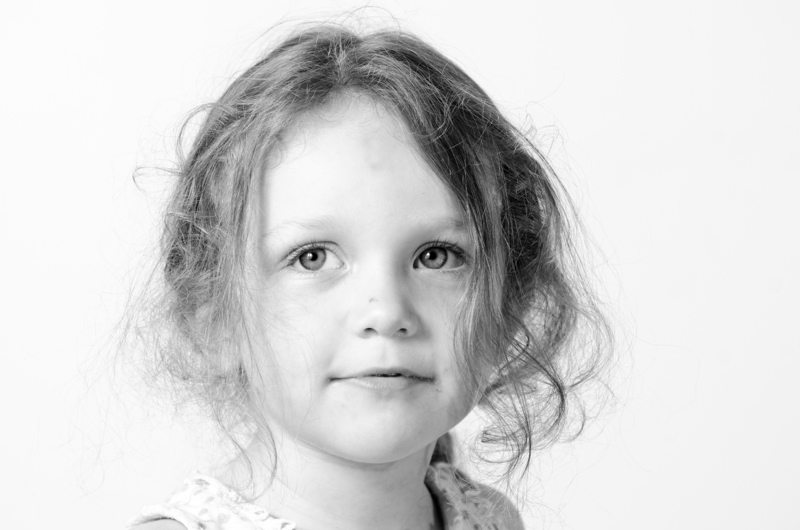 Little girl (2508 visits) B&W Portrait