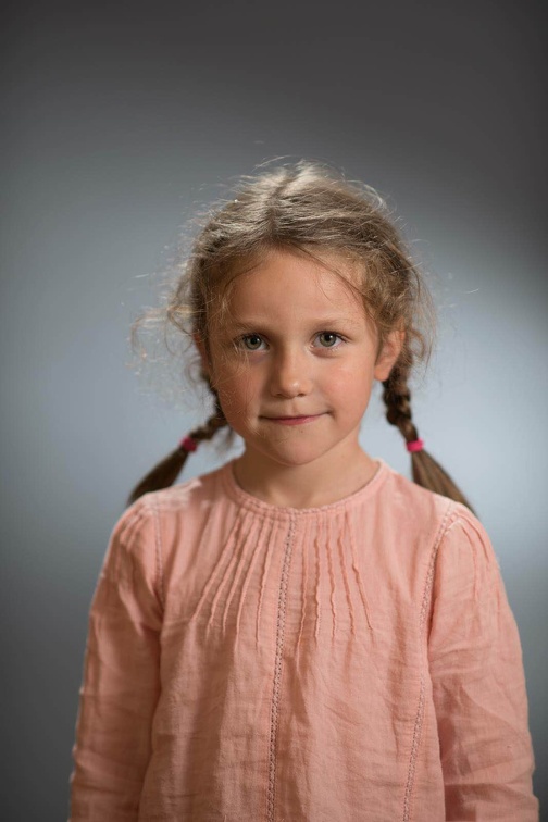 Little girl (2088 visits) Studio portrait