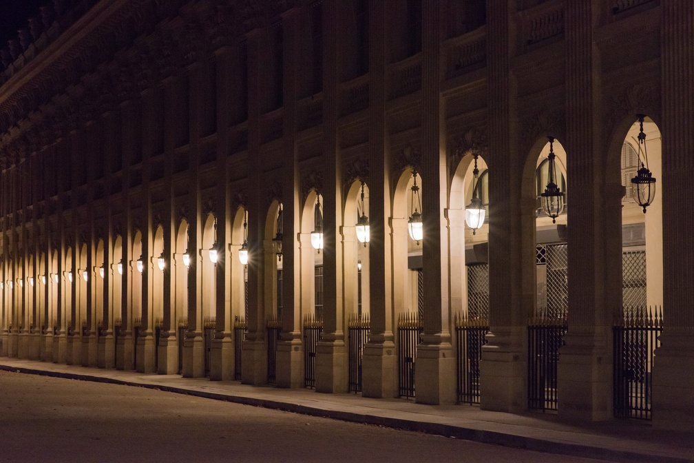 Palais Royal : north archway (3473 visits) Paris by night